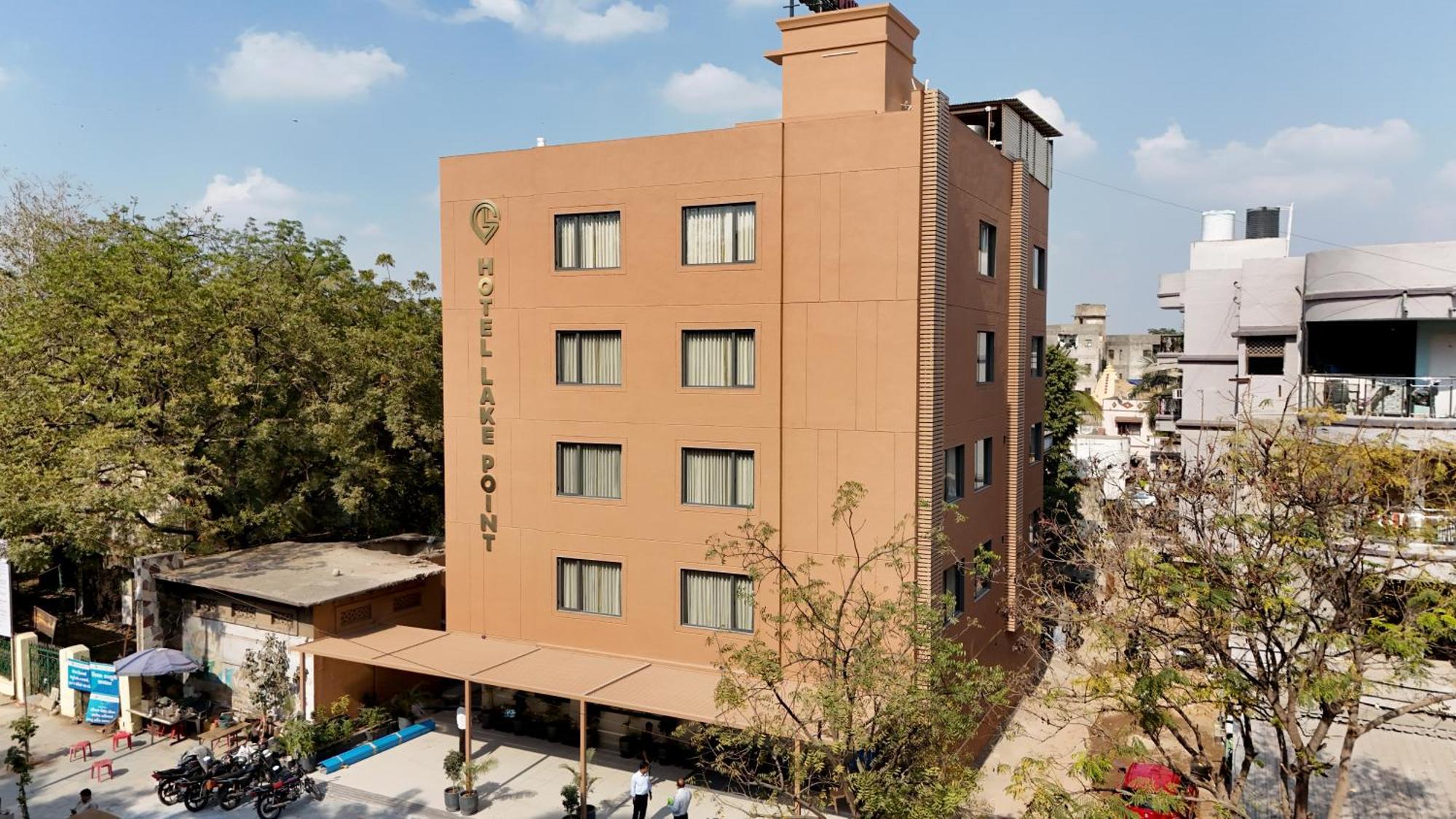 Hotel Lake Point Ahmadábád Kültér fotó